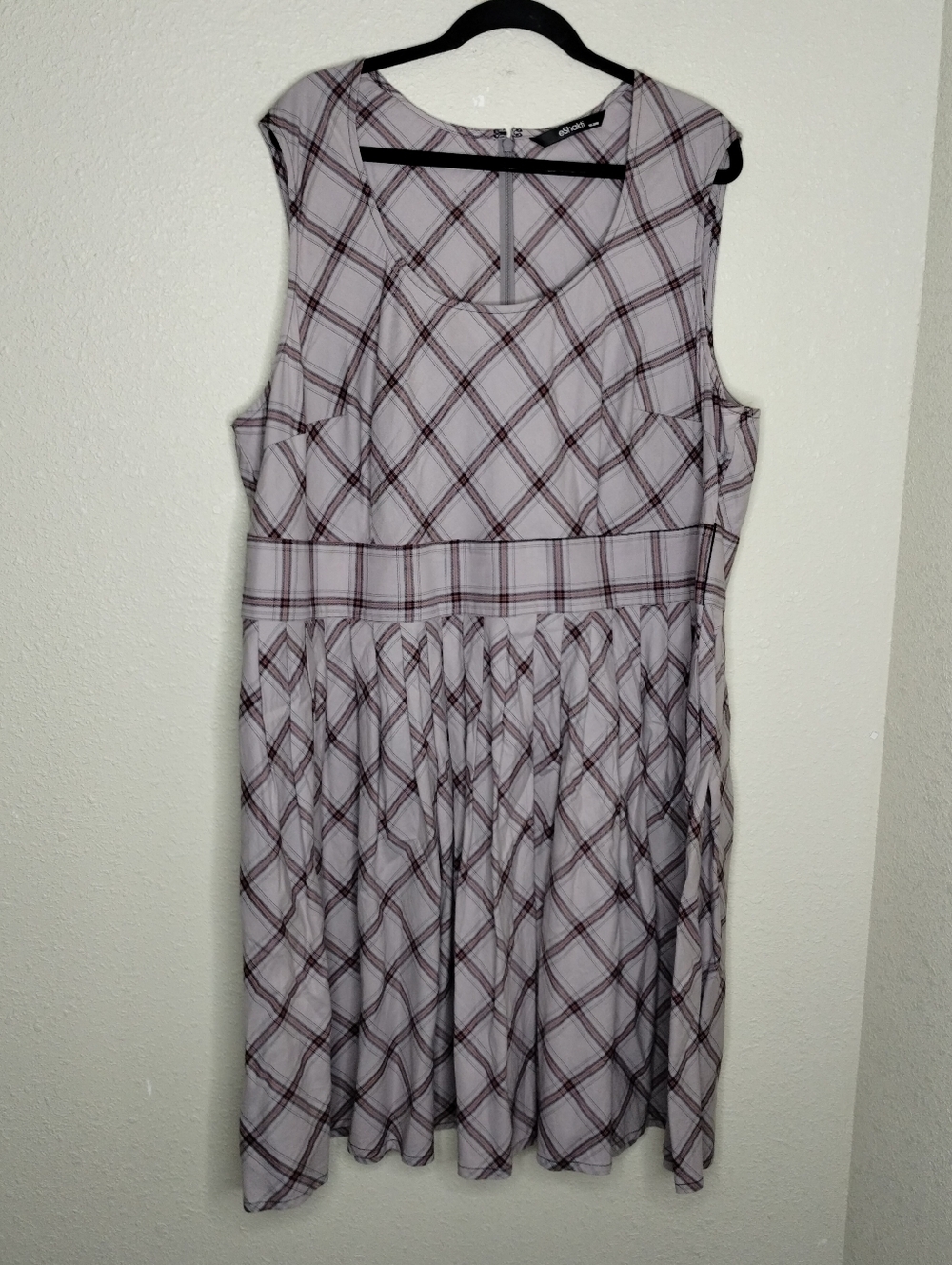Eshakti Pleated Plaid Sleeveless Dress Light Gray & Burgundy Plus Size 3X